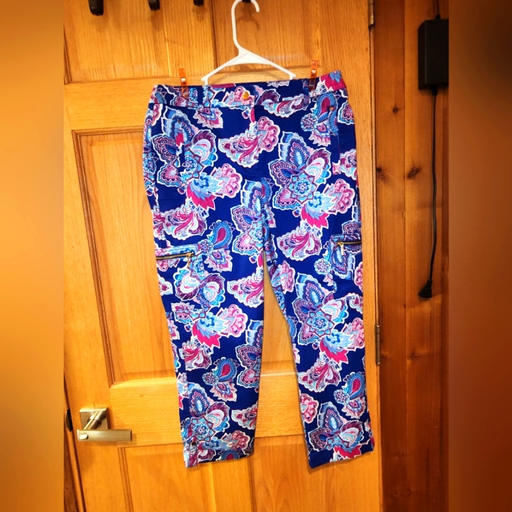 Chico's Cropped Ankle Pants. Colorful pattern. Size 0.5 (Measurements in photos)